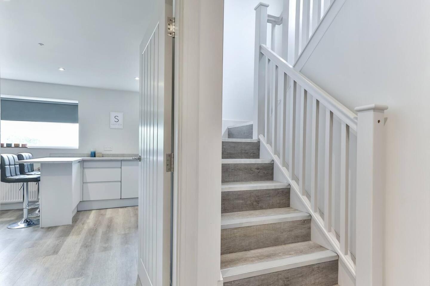 Newly Renovated 3 Bed 2 Bath Apartment & Parking Шефилд Экстерьер фото