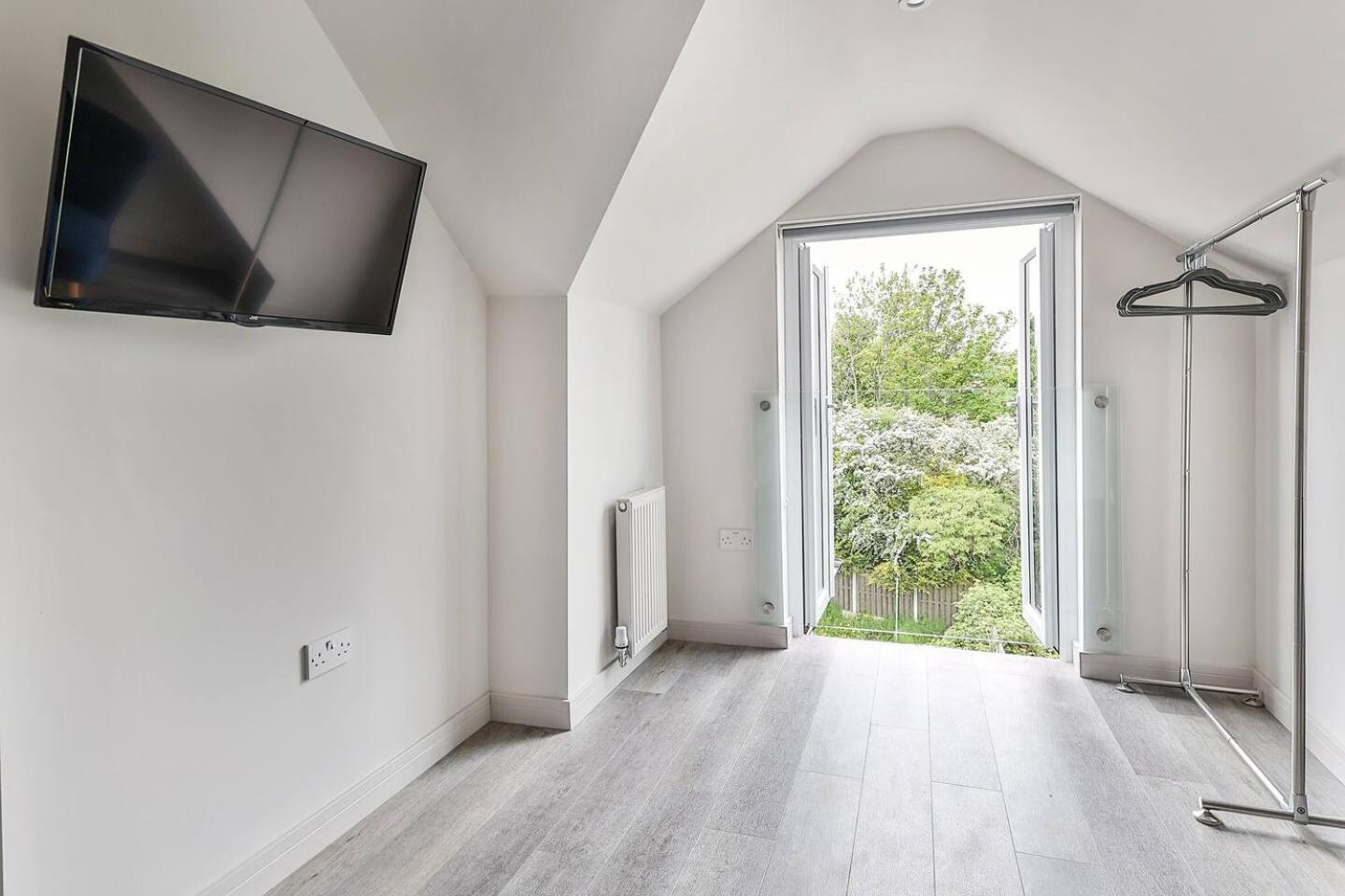 Newly Renovated 3 Bed 2 Bath Apartment & Parking Шефилд Экстерьер фото