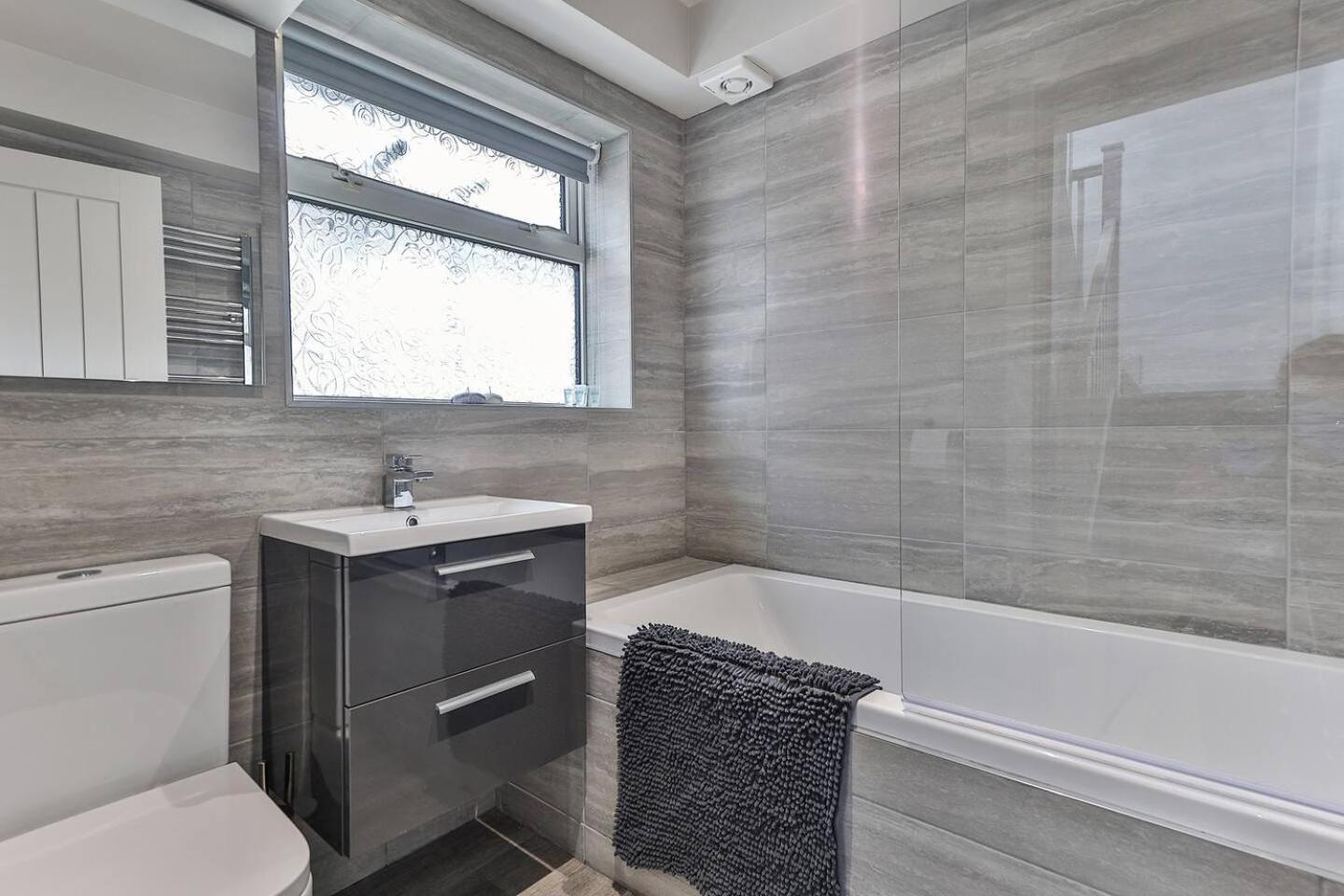 Newly Renovated 3 Bed 2 Bath Apartment & Parking Шефилд Экстерьер фото
