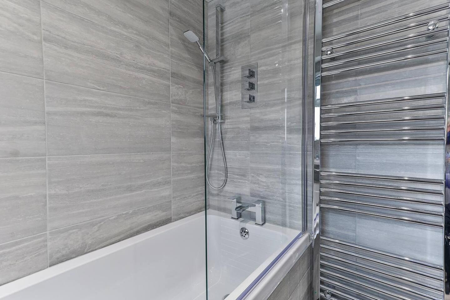 Newly Renovated 3 Bed 2 Bath Apartment & Parking Шефилд Экстерьер фото