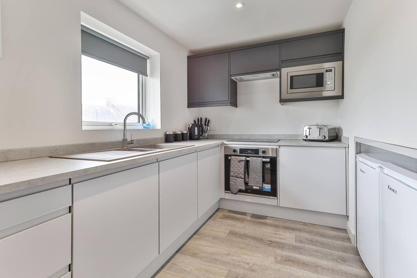 Newly Renovated 3 Bed 2 Bath Apartment & Parking Шефилд Экстерьер фото