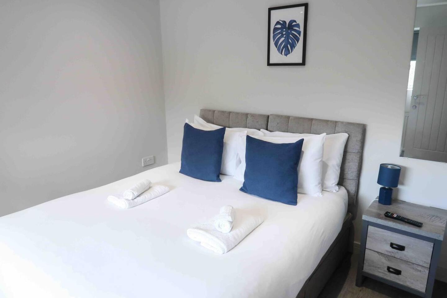 Newly Renovated 3 Bed 2 Bath Apartment & Parking Шефилд Экстерьер фото