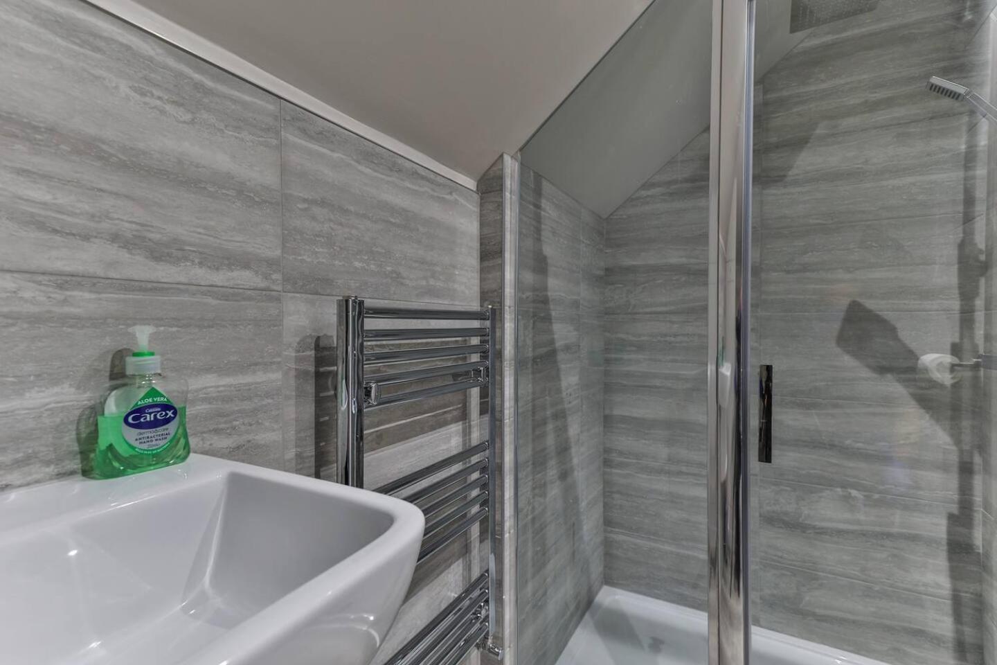 Newly Renovated 3 Bed 2 Bath Apartment & Parking Шефилд Экстерьер фото